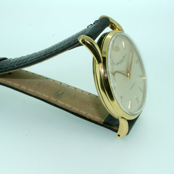 International watch sales company men