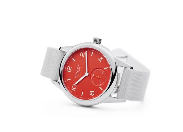 Nomos Club Neomatik Siren Red (ref 743) (on its side)