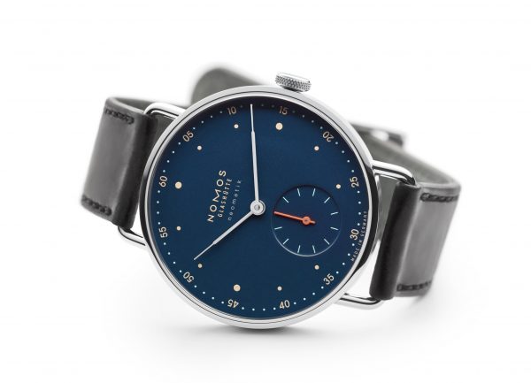 Nomos Metro Neomatik Midnight Blue (ref 1110) - on its side