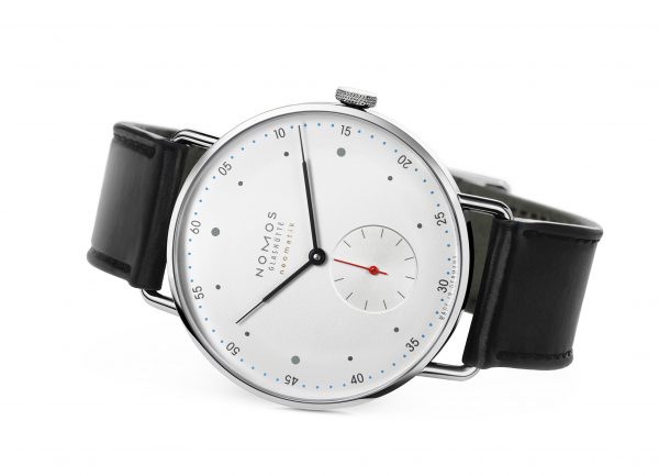 Nomos Metro Neomatik 39 (ref 1113) - on its side