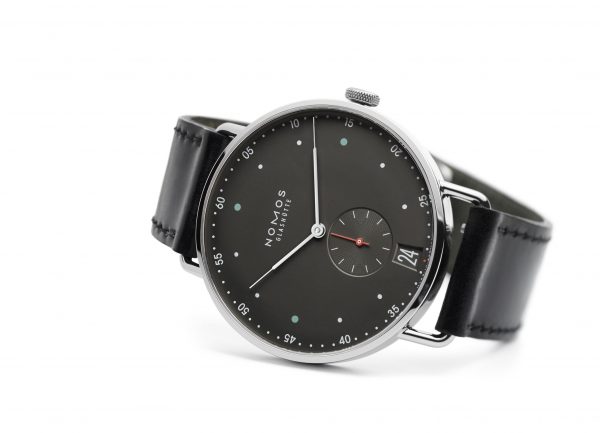 Nomos Metro 38 Date Urban Gray (ref 1103) - on its side