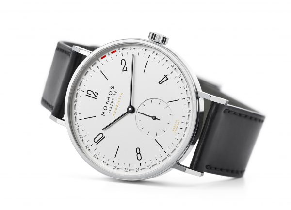 Nomos Tangente Neomatik 41 Update (ref 180) - on its side