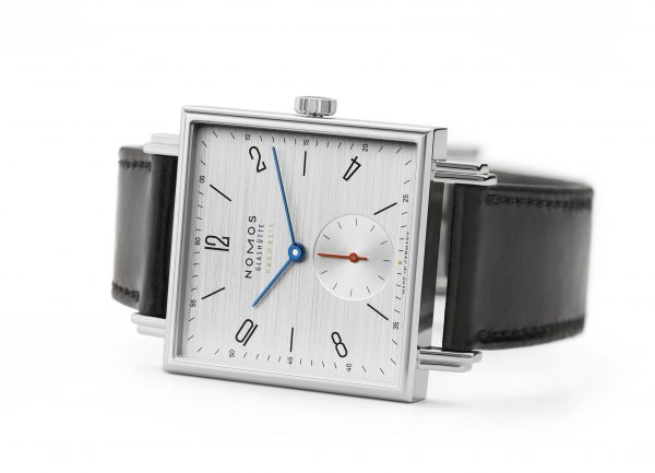 Nomos Tetra Neomatik 39 Silvercut (Ref 423) - on its side