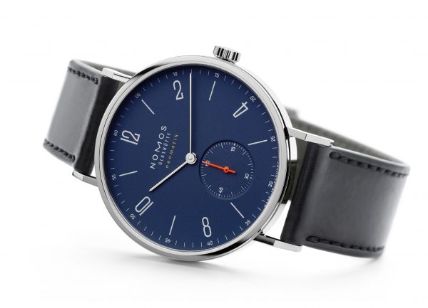 Nomos Tangente Neomatik 39 Midnight Blue (ref 142) - on its side