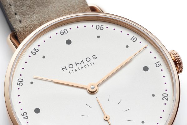 Nomos Metro Rose Gold 33 ref 1170 close-up 2